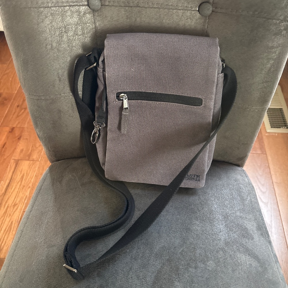 Duluth Trading Co Grey Canvas Crossbody Hipster Bag Handbag IS3